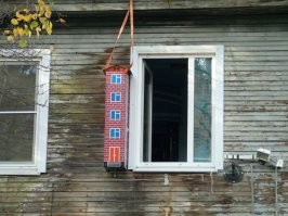 Я знаю хозяина этой квартиры.Рукастый малый.