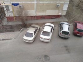 У меня сейчас вот так могут. Хоть разметка и не свежая, но есть. Залюбили так парковать свои ведра. Вечером хрен встанешь.