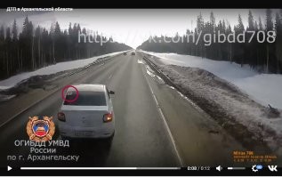 <<Да по разному бывает, темно не видно, за фурой в дождь не видно, или как тут, темное авто на темном асфальте из-за контраста на фоне снега и солнца - не видно. >>

Поэтому идем смело на обгон
Видимость нулевая. Иду по приборам.

На видео логан из-за резкого перестроения стало заносить вправо, для компенсации водитель вывернул руль влево и вылетел на встречку
Встречный авто водитель логана прекрасно видел