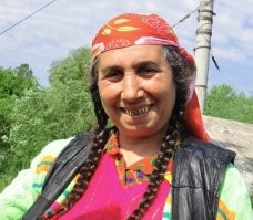 Твоя мама где только не живёт. То на Украине, то во Франции, то в США, а теперь в Германии.
Твоя мама цыганка что-ли?!