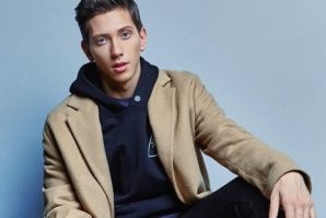 Хирурги проводили операцию во время пожара в Благовещенском кардиоцентре, но орден "за заслуги перед Отечеством" положен вот этому замечательному человеку. Какая страна, такие и герои.