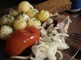 Афигел когда увидел 14 «Potatas Causa». Пару дней назад захотелось картошку маленькими шариками. Устал пока пару порций выстругал.