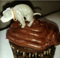 Держи с полки пирожок!