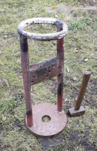 Привет, вот как и обещал показываю своё творенье, покрасить только никак недосуг, да оно и не надо - главное дрова колет классно.