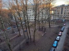 Что- то меня сильно задела эта тема.  Немного раньше я фото вида из своего окна опубликовал. Вот виды с других окон - СПб, Малая Охта. Последнее фото - повторяю первый снимок.

Очень жаль, что в нашем городе больше так не строят. 

(так вообще нигде больше не строят...)