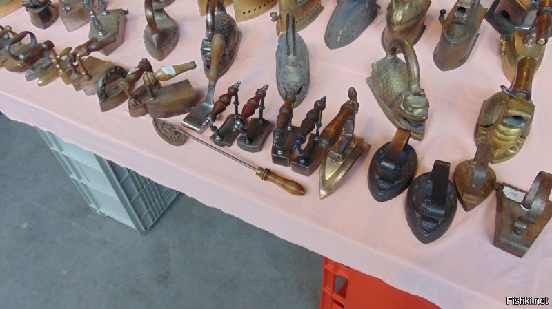 Бельгия. Фломаркт. Утюги... Цены 300-500 евро...