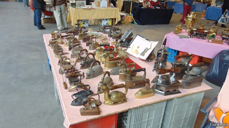 Бельгия. Фломаркт. Утюги... Цены 300-500 евро...