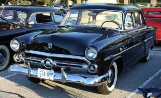 1952 Ford Customline V-8 4 door