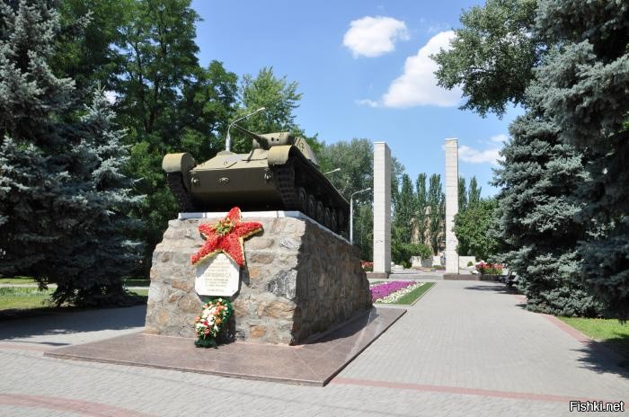 Памятник Т-70 лейтенанта Гаврюшова. Братское кладбище г.Мелитополь.