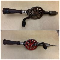 Чего мля? 1900-Ых??)))) Может 1990-ых??? У моего отца такая в шкафу с инструментами валяется...