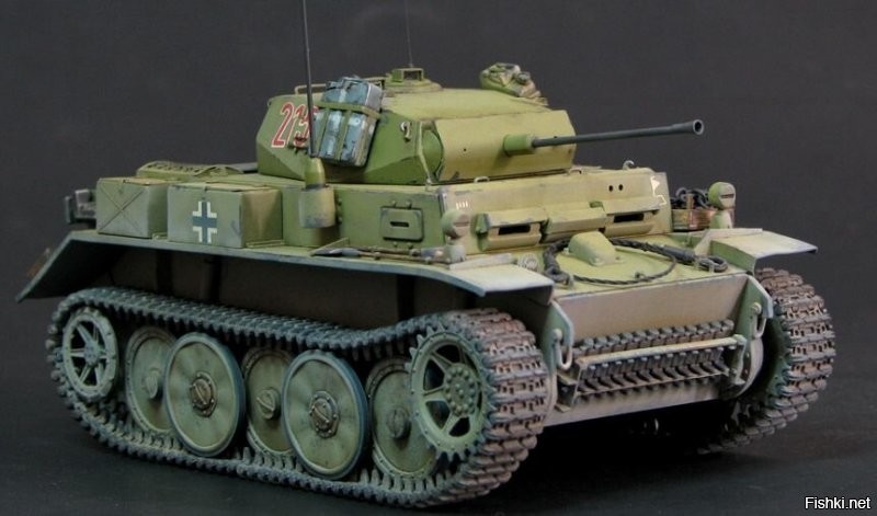 А вот такими были те два немецких танка "Луч" , которые затерялись - на самом деле это
легкий разведывательный танк «Рысь» (полное наименование Panzerkampfwagen II Ausf. L «Luchs»).