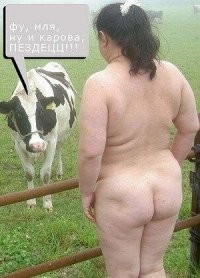 Девушку высмеяли в сети из-за слишком откровенного свадебного платья