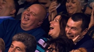 Решил мужик доску заменить, а она ему как раз