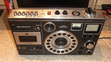 У мну такая же магнитола есть. Кстати, почему она так повёрнута. Может наш дорогой Леонид Ильич её рекламировал?