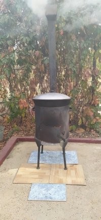 Ну да, ну да. Говно ты не хаваешь))))Ты его готовишь ))) Вот на этой самодельной <span style='color:gray'>[мат]</span>,под которую плиточку надо подкладывать, чтобы не качалась. 
Обтекай гурман))