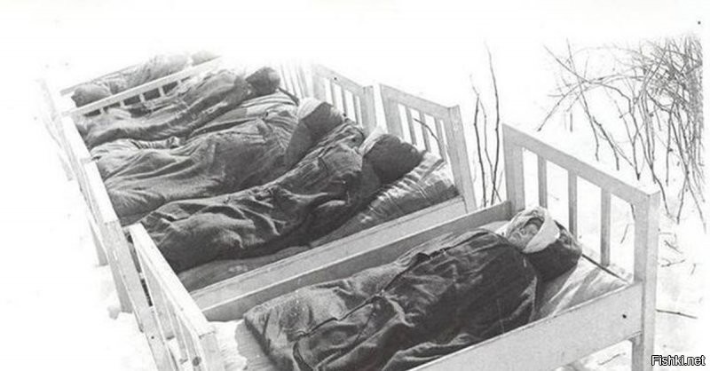 30 годы,советские дети спят на морозе.