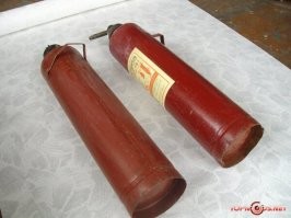 Человек приславший эту историю, с ней прислал и фотку похожего огнетушителя:) Он почему-то упор сделал что типа такого был.