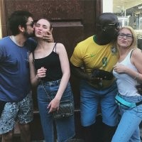 да ты задолбал тут всех в хохлушки записывать! тут и молдаванки были, и россиянки, и белоруски. а у тебя подгорают скрепы? не могут же святые российские девушки так себя на позорище выставлять!
ЗЫ. ЧМ-2018 стыд и позор!