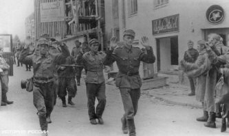 Ничего не поставил из-за советского военнопленного.
Почему-то любят показывать такие фотки. Фото финских военнопленных практически нет, зато советских навалом. Тот же яндекс по запросу "финские военнопленные в советском плену" выдает советских. 
Напоминаю умникам - Финляндия вовсе не розовая и пушистая жертва советской агрессии. 
Так же как и Польша с Румынией имела виды на советские земли до Урала. 
Фины не ответили за резню русских в Выборге в 1918 году. 
За землю на Карельском перешейке им предлагали в два раза больше территории, но горячие финские парни всё-таки захотели иметь на прицеле дальнобойных орудий второй по численности город СССР Ленинград.
А это вам на закуску - жрите: