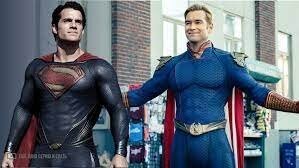 Можно и нужно. В фильмах про космос все чаще видишь отражение действительности. Отсутствие звуков при взрыве и чаще светооотражающее забрало стало появляться на скафандрах, и солнце не желтое, и люди в абсолютном вакууме это не выпученные глаза с вылезшим языком ("Вспомнить все").
Звездные войны это сказка для детей, там можно и приврать. Не даром права на франшизу скупила Disney.

Нахождение причин это заделывание дыр в сценарии.
Если одно условие противоречит другому, то придумывают третье.
Даже в фэнтэзи можно найти продуманное повествования без противоречий самому себе

Настоящий супермен справа