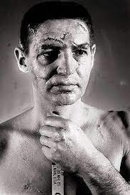 Так и в профессиональный хоккей играли. Вначале не было масок и шлемов от слова - вообще.