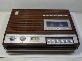 у меня такой был, три комплекта батареек - все выходные на полной громкости