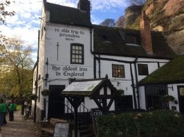 Ye olde trip to Jerusalem.
Считается одним из старейших пабов в Англии.