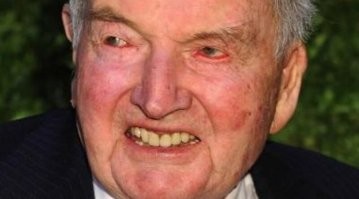 Вот этот любил людей на органы пускать.
Люди одного дождаться не могут а эта су--ка 6 себе поменяла.
Та пытался прожить еще дольше.
Тварь прокоптило воздух 101 год