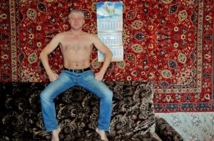 4. "Вам не кажется,что выглядят они, как минимум, глуповато" Глуповато???? Да он на ковер, не не так, на КОВЕР повесил сраный календарь! Он не глупый, он долпоеб! Святыню испоганил!