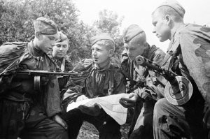 Разведка же? Пацанам 18-20 лет ... надеюсь это они в учебке =(