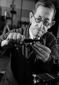 "13. Москва, завод Фрезер, старейший кадровик завода А.С. Бакин"

Точно кадровик?