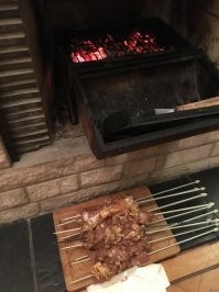 У меня не навес но на погоду смотрю , если будет дождь то жарю в зале если нормально и снег то жарю на улице :) К слову шашлык делаем каждые 2 недели , дети обожают а я наверное уже переел его , сегодня у нас свиные стейки , в 7 утра уже замариновал вечером будем жарить .