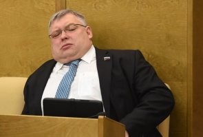 Накладные животы, вот придурки...