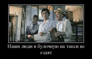 Женщина съездила в магазин за покупками на игрушечной машинке