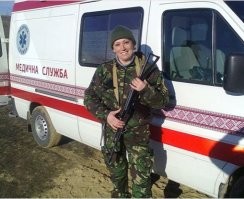 Интересно, что за профессия такая -"специалист по инфекционным заболеваниям"? Врач-инфекционист, вирусолог, эпидемиолог? Как говорится, сертификаты на стол!
Нарыл фотку некоего "военного врача" Натальи Николаевой. Не наш ли "эксперт"?