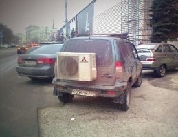 В старых моделях вроде бы нет, а вот в более новой модели нивы кондиционер точно есть!