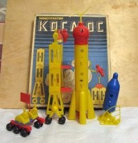 конструктор "космос"... мечта сбывшаяся, да и сейчас  очень хочется такой себе...