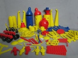 конструктор "космос"... мечта сбывшаяся, да и сейчас  очень хочется такой себе...