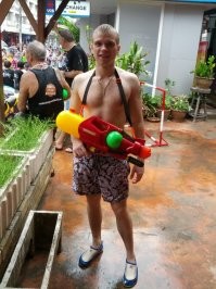 2013 год. Атмосферу Тайского НГ надо ощутить лично, это нечто))) Взять даже перестрелки из водных пистолетов с местными проститутками!  Бесят конечно, что постоянно мазут лицо.