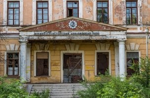 Это всё, что осталось от знаменитого лётного училища, где учился Ю. Гагарин! В стране в принципе осталось только одно Краснодарское лётное училище. Все остальные пошли под нож!