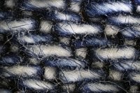 Так и есть. Вот джинса под микроскопом: