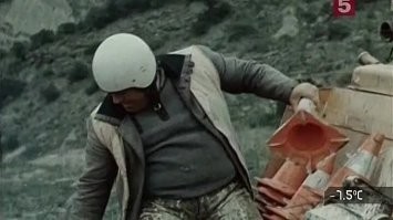 Посмотрел, как конусы на разметку ставят. Вспомнил грузинскую короткометражку "Дорога".