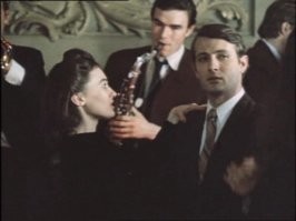 Первая роль Ларисы Гузеевой - Место встречи изменить нельзя 1979. Спутница Тараскина на вечере в ресторане (дебют в кино, нет в титрах).