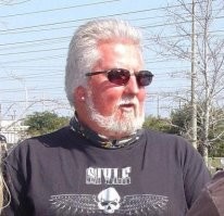 С Элвисом почти угадали.
"Джон Котнер" не палится.