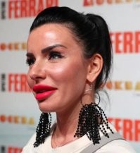 Красота - страшная сила. Бьет прямо по башке.