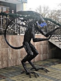 в Кабардинке вот такой стоит