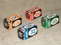 "Тасма 250" была "крупнозернистая" и хорошо печаталась только на бумагу "бромпортрет". На глянцевую и обычную - "тут матом". Но вот на фото/кружке нам как-то попалась "что-то-500, мелкозернистая". Это киноплёнка, отматывали в катушку "1 миллиметр от края", но фоткать на неё было по истине удовольствием. Именно на ней я понял, как работают диафрагма и выдержка(вместе). Правда со вспышкой на неё ничего хорошего не получалось даже при выдержки "16" (у кого был ФЭД, поймут), но оно особо и не требовалось - чувствительность зашкаливала.