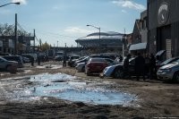 Нью Йорк тоже после бомбежки! Но это не то, это другое))). 


В любом городе мира  есть красивый центр и жопные боковые улицы.