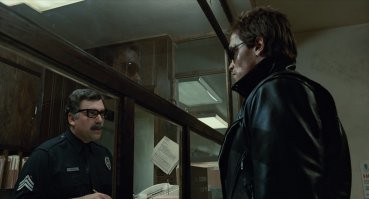 А могло быть и так:
- я за посылкой.
- масочку наденьте, пожалуйста...
- ок, ща вернусь...