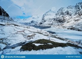 Ну, если Вы один раз там были - то Вы, безусловно, лучше разбираетесь при какой температуре вода замерзает, однозначно.
Подскажите, на этой фотке Норвегия или где?